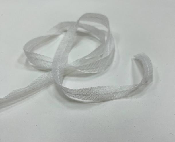 Лента IdealTex нитепрошивная клеевая по косой с нитью 10мм Белый ЛН001